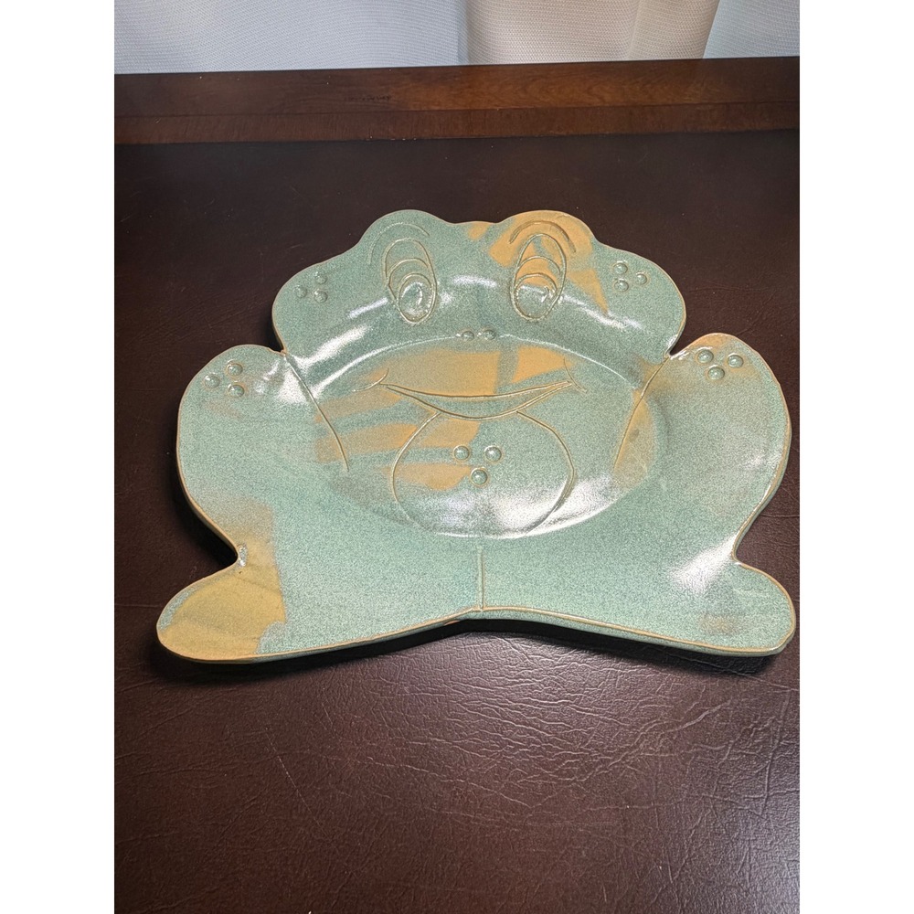 Pottery & Whatnottery S Welles Frog Plate Studio Ceramic Green Tan Whimsical